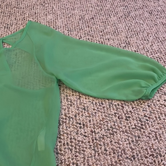 Green Sheer Top Cut-Out Back - Picture 4 of 9